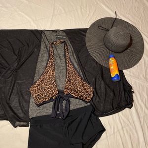 NWT Bikini top XL Frederick’s of Hollywood leopard print